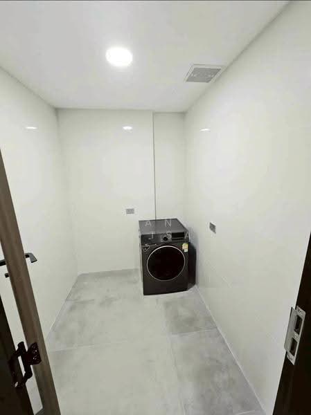 The Waterford Diamond Tower Sukhumvit, Bangkok, 758/18  Soi Sukhumvit 30/1, Sukhumvit Road, Khlong Toei, Bangkok, 3 Bedrooms, 147 sqm, Condo For Sale, by Teeranant Chonwisaikajon, 500609029 - DDproperty.com
