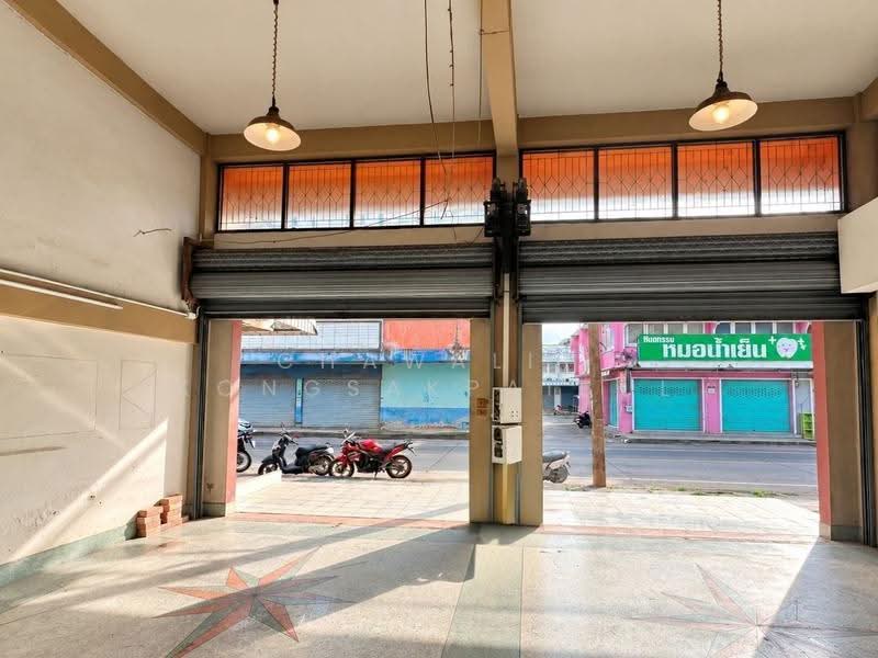 For Rent: Ground floor space of a 2-unit commercial building. Located near Makro Uttaradit., uttaradit, เจษฎาบดินทร์, Tha It, Muang Uttaradit, Uttaradit, , 96 sqm, Shophouse For Rent, by CHAWALIT KONGSAKPAIBUL, 500610045 - DDproperty.com