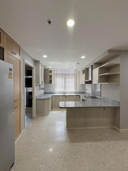 Nusasiri Grand, Bangkok, Soi Sukhumvit 42, Phra Kanong, Khlong Toei, Bangkok, 3 Bedrooms, 155 sqm, Condo For Rent, by GT Real Estate Thailand, 500610311 - DDproperty.com