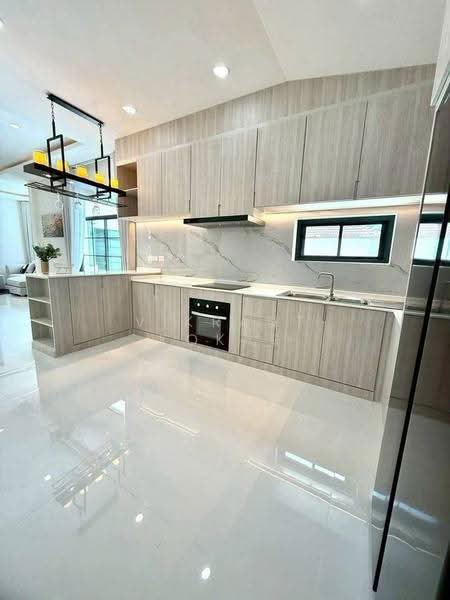 4-BR House, chon-buri, Nong Pru, Bang Lamung (Pattaya), Chon Buri (Pattaya), 4 Bedrooms, 440 sqm, Single Detached House For Rent, by Vikrant Kokar, 500610809 - DDproperty.com
