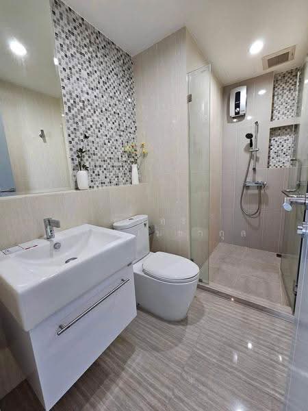 Life Ratchadapisek, bangkok, 279 Ratchadapisaek Road, Huai Khwang, Bangkok, 2 Bedrooms, 65 sqm, Condo For Rent, by ณภัทร พรสิริเมธากุล, 500610881 - DDproperty.com