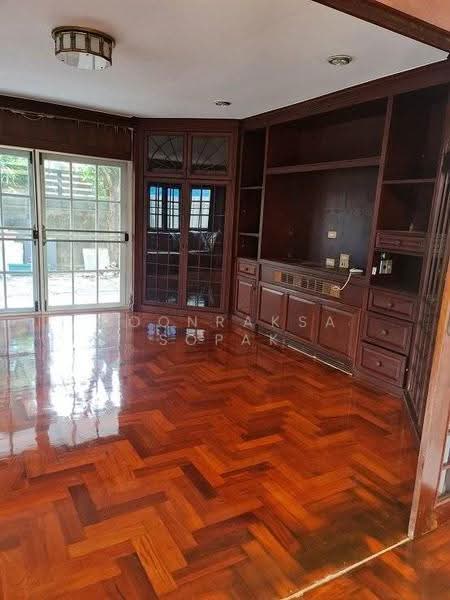 5-BR House, bangkok, Samsen Nok, Huai Khwang, Bangkok, 5 Bedrooms, 377 sqm, Single Detached House For Rent, by Boonraksa Sopak, 500611077 - DDproperty.com