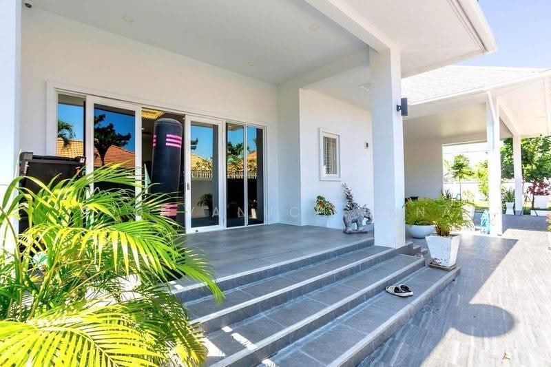 3-BR Villa, prachuap-khiri-khan, Hin Lek Fai, Hua Hin, Prachuap Khiri Khan, 3 Bedrooms, 250 sqm, Single Detached House For Sale, by Boonyanuch Unna, 500611080 - DDproperty.com