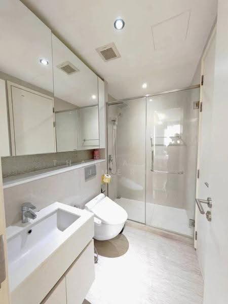 H Sukhumvit 43, Bangkok, 28 Sukhumvit 34 Road, Khlong Tan Nua, Watthana, Bangkok, 1 Bedroom, 43 sqm, Condo For Rent, by Thanyalak Ajmera, 500611090 - DDproperty.com