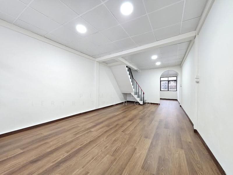 ทาวน์โฮม ศรีราชา ไนท์ มาร์เก็ต, Chon Buri (Pattaya), Surasak, Si Racha, Chon Buri (Pattaya), 2 Bedrooms, 150 sqm, Townhouse For Sale, by Pimlada Lertritrungmanee, 500611476 - DDproperty.com