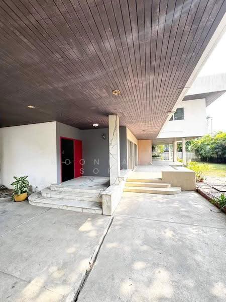 5-BR Semi-detached House, Bangkok, Khlong Toei, Bangkok, 5 Bedrooms, 377 sqm, Semi-Detached House (Twin House) For Rent, by Boonraksa Sopak, 500611979 - DDproperty.com