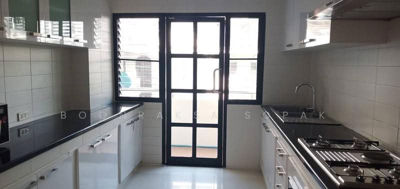 Cosmo Villa, bangkok, 33 ซอยสุขุมวิท 12 ถนนสุขุมวิท แขวง/เขตคลองเตย กทม, Khlong Toei, Bangkok, 3 Bedrooms, 250 sqm, Apartment For Rent, by Boonraksa Sopak, 500612122 - DDproperty.com