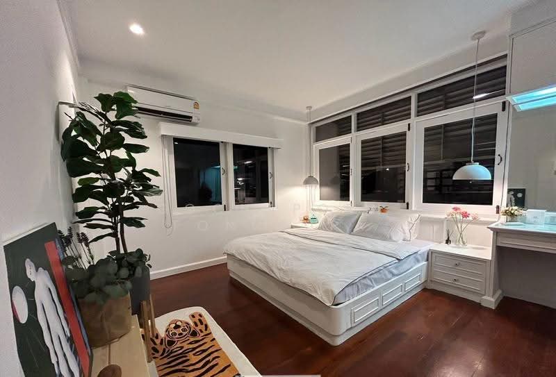 Townhouse for rent at Ekkamai 12, bangkok, Khlong Tan Nua, Watthana, Bangkok, 3 Bedrooms, 175 sqm, Townhouse For Rent, by Gochaporn Fongsupa, 500612268 - DDproperty.com