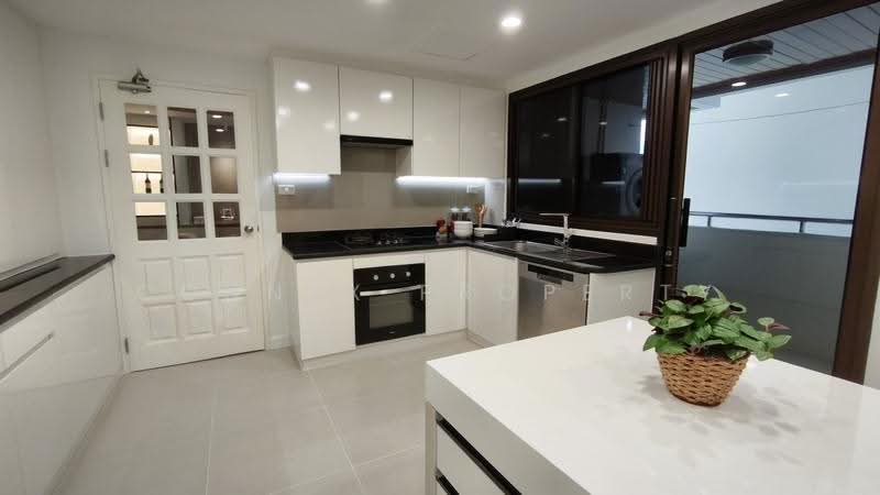 Mayfair Garden Apartment, Bangkok, 59 Soi Sukhumvit 16, Khlong Toei, Bangkok, 4 Bedrooms, 250 sqm, Apartment For Rent, by Connex Property, 500612380 - DDproperty.com