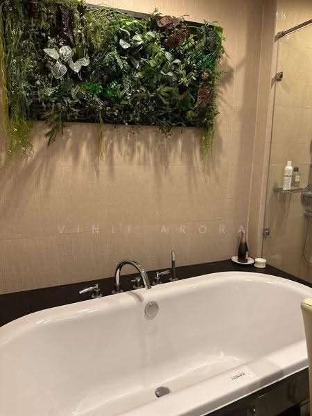 Baan Rajprasong, Bangkok, 3 Rajdamri Road, Lumphini, Pathum Wan, Bangkok, 2 Bedrooms, 120 sqm, Condo For Rent, by Vinit Arora, 500612474 - DDproperty.com