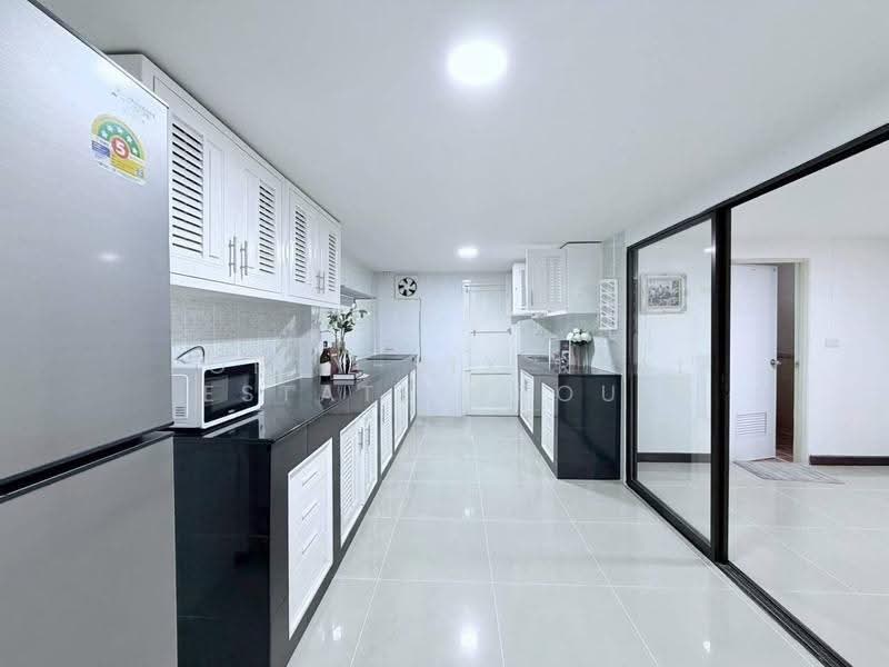 บ้านเดี่ยวหลังใหญ่ให้เช่า ทำเลใจกลางรัชดา–ห้วยขวาง, Bangkok, Huai Khwang, Bangkok, 6 Bedrooms, 450 sqm, Single Detached House For Rent, by Forty-Six Real Estate Group, 500612597 - DDproperty.com