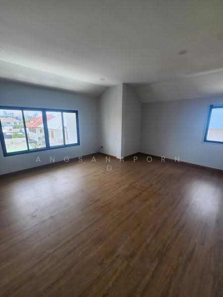 บ้านเดี่ยว 3 ชั้น นวมินทร์ 81, Bangkok, Nawamin, Bueng Kum, Bangkok, 4 Bedrooms, 278 sqm, Single Detached House For Sale, by Angsanaporn D, 500612936 - DDproperty.com