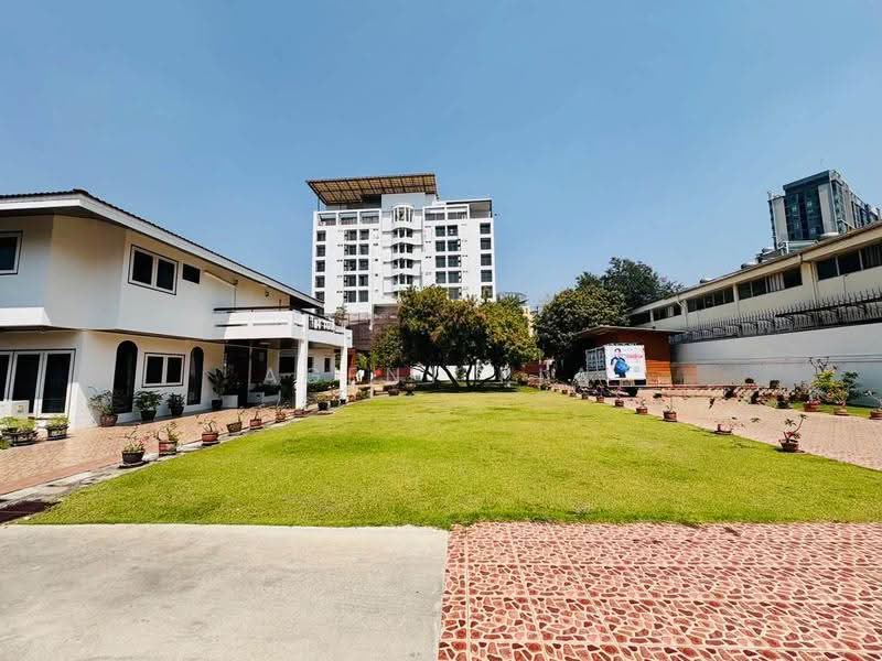 Land with buildings for rent, Sukhumvit 68, near BTS Udom Suk | 1 Rai 1 Ngan 85 Sq. Wah (SPSAD4197), Bangkok, Bang Na Nuea, Bang Na, Bangkok, 5 Bedrooms, 2,340 sqm, Single Detached House For Rent, by Agent Pla, 500613255 - DDproperty.com