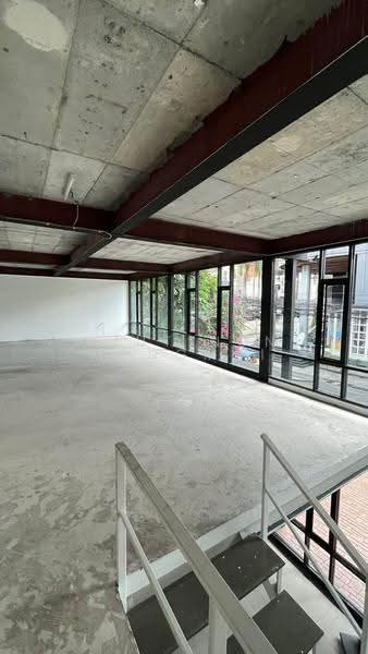 For Rent: Two-Storey Standalone Building in Thonglor near Samitivej Hospital with Parking, กรุงเทพ, สุขุมวิท 49, คลองตันเหนือ, วัฒนา, กรุงเทพ, 140 ตร.ม., ตึกแถว-อาคารพาณิชย์ ให้เช่า, โดย Chutinun Mungmai, 500613267 - DDproperty.com