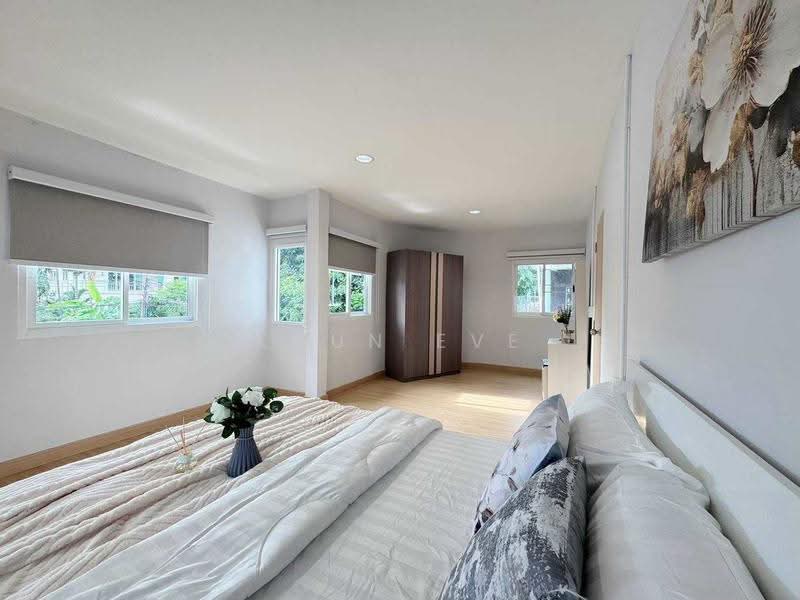 Detached House for Rent near MRT Ratchada Private and Peaceful Atmosphere (SPSEVE2388), Bangkok, โชคอำนวย, Samsen Nok, Huai Khwang, Bangkok, 5 Bedrooms, 400 sqm, Single Detached House For Rent, by Khun Eve, 500613582 - DDproperty.com