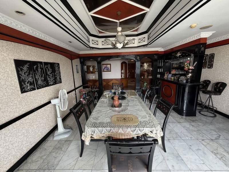 Oriental Towers, Bangkok, 25 Soi Ekkamai 12, Ekkamai Road, Khlong Tan Nua, Watthana, Bangkok, 3 Bedrooms, 366 sqm, Condo For Sale, by Chayanin Khanijou, 500613809 - DDproperty.com