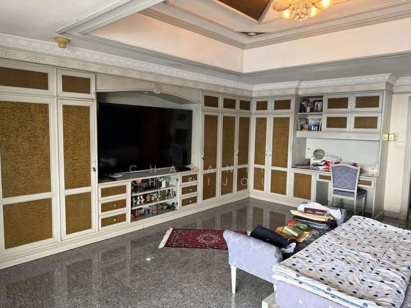 Oriental Towers, Bangkok, 25 Soi Ekkamai 12, Ekkamai Road, Khlong Tan Nua, Watthana, Bangkok, 3 Bedrooms, 366 sqm, Condo For Sale, by Chayanin Khanijou, 500613809 - DDproperty.com