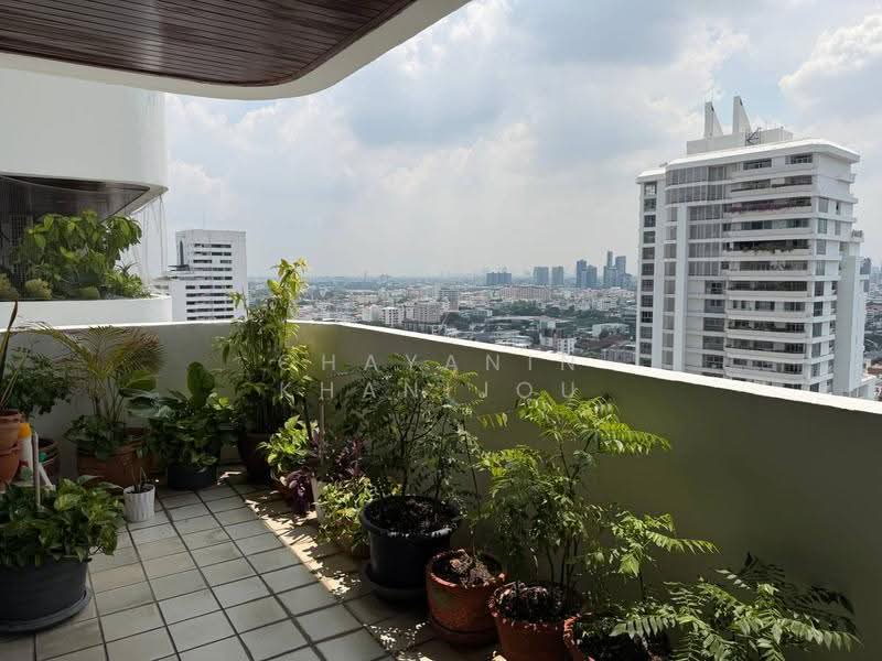 Oriental Towers, Bangkok, 25 Soi Ekkamai 12, Ekkamai Road, Khlong Tan Nua, Watthana, Bangkok, 3 Bedrooms, 366 sqm, Condo For Sale, by Chayanin Khanijou, 500613809 - DDproperty.com