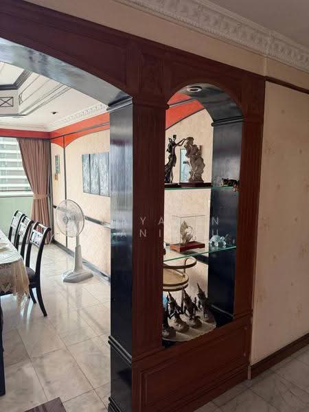 Oriental Towers, Bangkok, 25 Soi Ekkamai 12, Ekkamai Road, Khlong Tan Nua, Watthana, Bangkok, 3 Bedrooms, 366 sqm, Condo For Sale, by Chayanin Khanijou, 500613809 - DDproperty.com