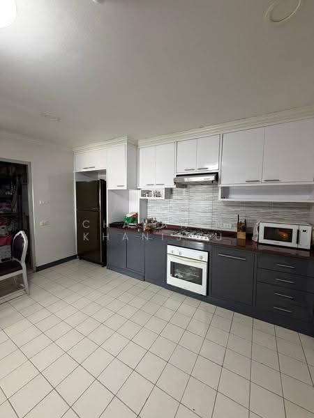 Oriental Towers, Bangkok, 25 Soi Ekkamai 12, Ekkamai Road, Khlong Tan Nua, Watthana, Bangkok, 3 Bedrooms, 366 sqm, Condo For Sale, by Chayanin Khanijou, 500613809 - DDproperty.com