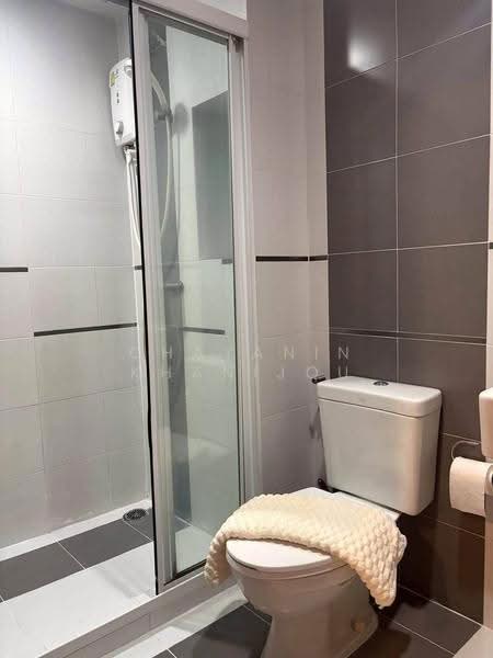 The Base Sukhumvit 77, Bangkok, 289 Sukhumvit 77 Road, Phra Kanong Nua, Watthana, Bangkok, 1 Bedroom, 30 sqm, Condo For Sale, by Chayanin Khanijou, 500614049 - DDproperty.com