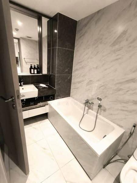 Fynn Asoke, Bangkok, 28 Sukhumvit 10 Alley, Khlong Toei, Bangkok, 1 Bedroom, 42 sqm, Condo For Rent, by Pichamon Chawbantard, 500615301 - DDproperty.com