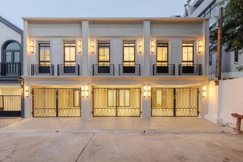 Townhouse in Pridi 42, Bangkok, Khlong Tan Nua, Watthana, Bangkok, 3 Bedrooms, 192 sqm, Townhouse For Sale, by Knight Frank Chartered (Thailand) Co.,Ltd, 500615649 - DDproperty.com