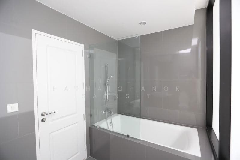 Noble Revo Silom, Bangkok, 88 Soi Surasak Surasak Road, Silom, Bang Rak, Bangkok, 2 Bedrooms, 66 sqm, Condo For Rent, by Hathaichanok Saenset, 500615781 - DDproperty.com
