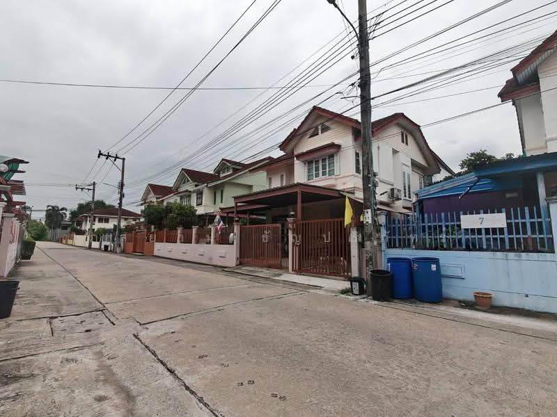 House for sale: Nak Niwat 37 Road, Yaek 1-8, Lat Phrao Subdistrict, Lat Phrao District, Bangkok., Bangkok, นาคนิวาส, Lat Phrao, Bangkok, 3 Bedrooms, 190 sqm, Single Detached House For Sale, by ภูสยาม ธัญปริภัทร์, 500616010 - DDproperty.com