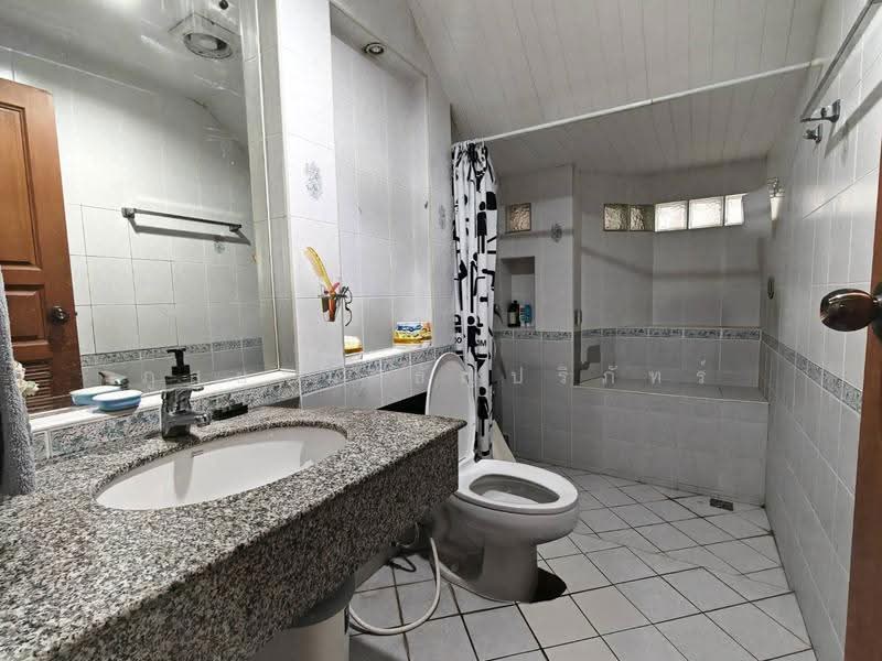 House for sale: Nak Niwat 37 Road, Yaek 1-8, Lat Phrao Subdistrict, Lat Phrao District, Bangkok., Bangkok, นาคนิวาส, Lat Phrao, Bangkok, 3 Bedrooms, 190 sqm, Single Detached House For Sale, by ภูสยาม ธัญปริภัทร์, 500616010 - DDproperty.com