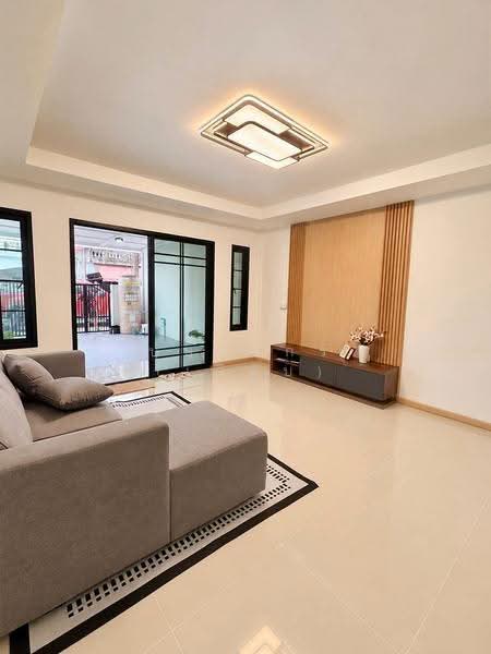 บ้านสวย ถนนเมน ค้าขายได้ หมู่บ้านศิวภา ซอยวัดกู้ ปากเกร็ด ใกล้โรงเรียนสวนกุหลาบนนทบุรี, นนทบุรี, สุขาประชาสรรค์ 2, ปากเกร็ด, นนทบุรี, 100 ตร.ม., ทาวน์เฮ้าส์ ขาย, โดย บุษบากร (เจี๊ยบ), 500616510 - DDproperty.com