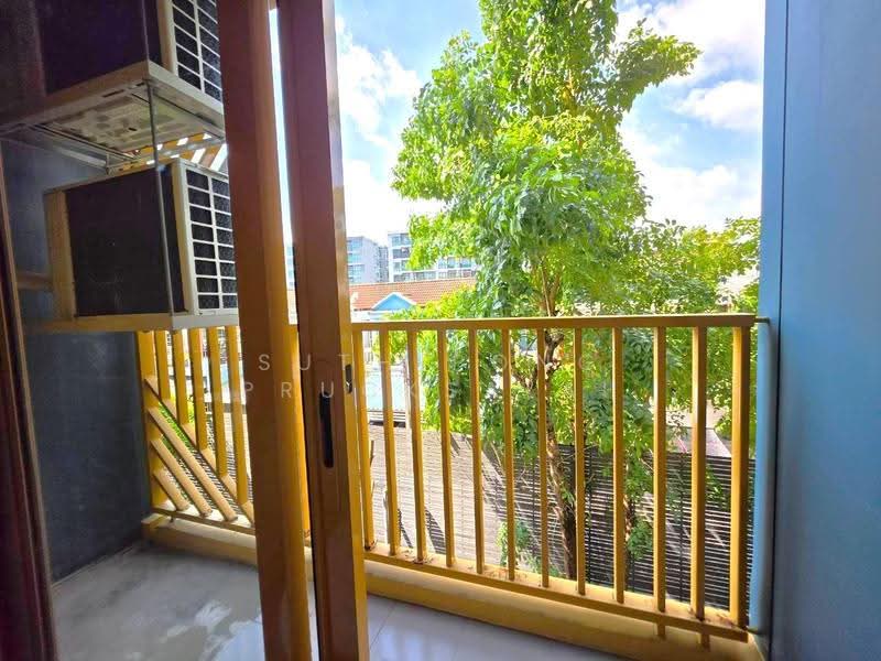The Base Sukhumvit 50, Bangkok, Soi Roem Charoen 1, Sukhumvit 50 Road, Phra Kanong, Khlong Toei, Bangkok, 1 Bedroom, 32 sqm, Condo For Rent, by Suthipong Prucksalai, 500616531 - DDproperty.com