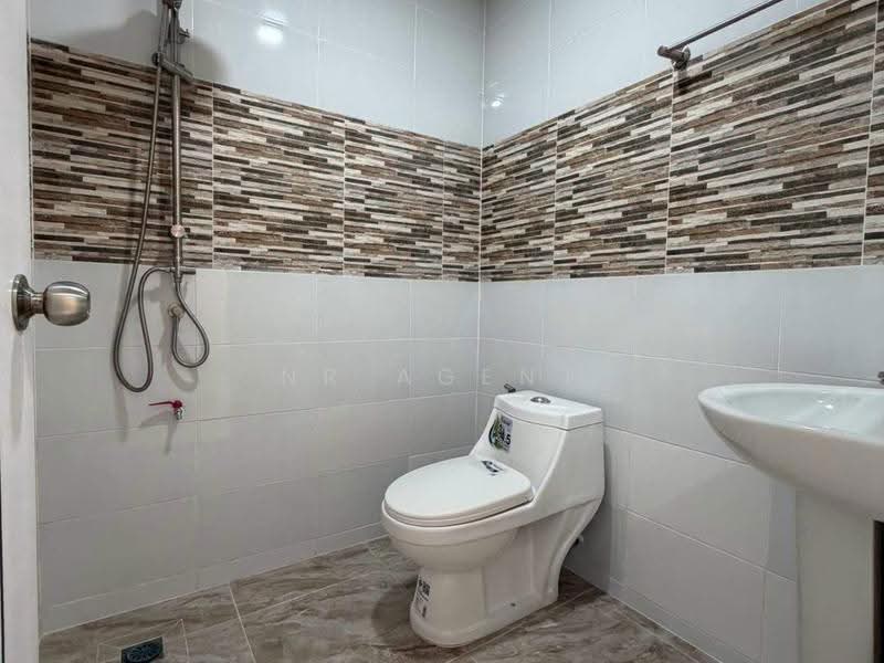 Baan Pruksa 33 Bangbuathong, Nonthaburi, Rural Road, Nonthaburi 3087, Bang Khu Rat, Bang Bua Thong, Nonthaburi, 5 Bedrooms, 105 sqm, Townhouse For Sale, by NR AGENT, 500616598 - DDproperty.com