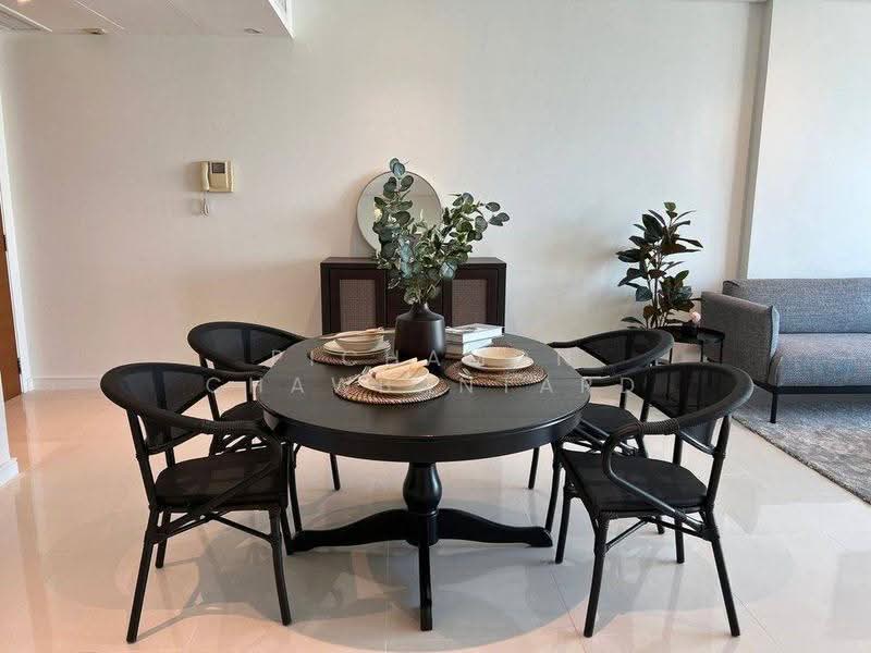 Fullerton Sukhumvit, Bangkok, Sukhumvit Road, Khlong Tan Nua, Watthana, Bangkok, 2 Bedrooms, 105 sqm, Condo For Rent, by Pichamon Chawbantard, 500616807 - DDproperty.com