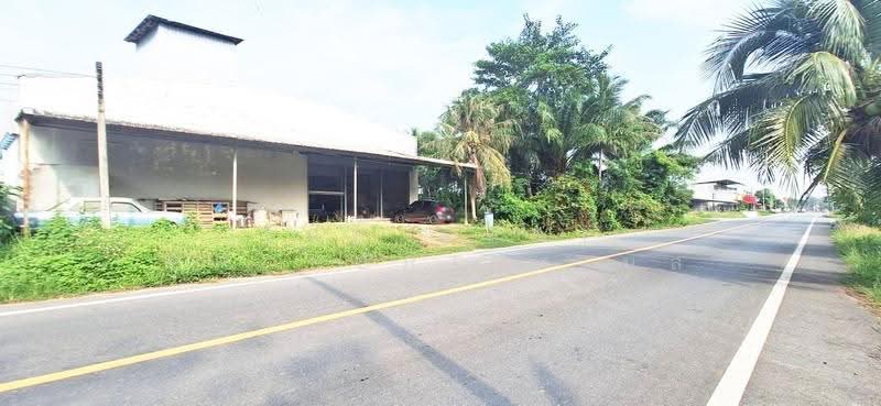 โกดังพร้อมสิ่งปลูกสร้างชะอวด นครศรีธรรมราช, Nakhon Si Thammarat, Ko Khan, Cha-uat, Nakhon Si Thammarat, , 150 sqm, Warehouse/Factory For Sale, by The Best Property เบล, 500616924 - DDproperty.com