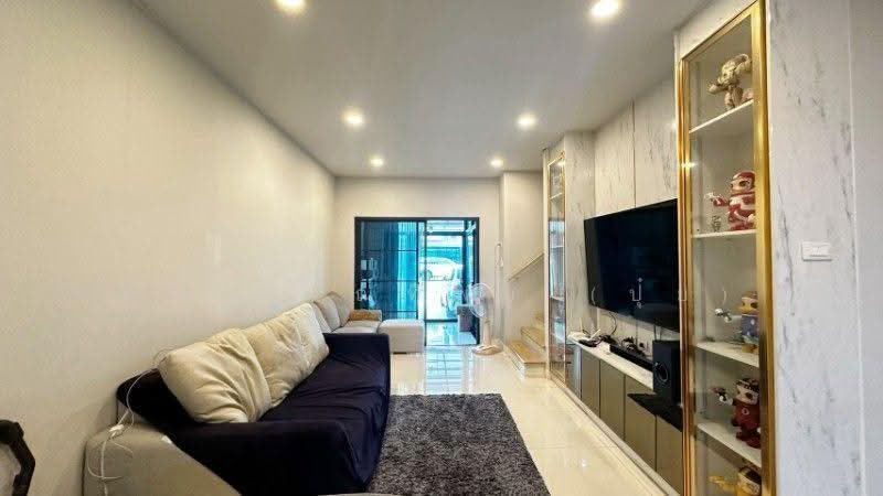 Britania Wongwaen-Hathairat, Pathum Thani, Hathairat Road, Bung Kham Proi, Lam Luk Ka, Pathum Thani, 2 Bedrooms, 100 sqm, Townhouse For Sale, by คุณ ภรณ์ทิพย์ (ปุ๋ย), 500617146 - DDproperty.com