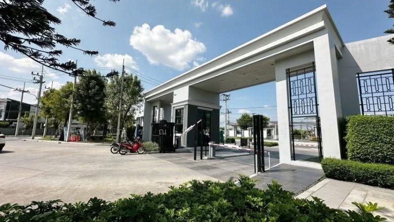 Britania Wongwaen-Hathairat, Pathum Thani, Hathairat Road, Bung Kham Proi, Lam Luk Ka, Pathum Thani, 2 Bedrooms, 100 sqm, Townhouse For Sale, by คุณ ภรณ์ทิพย์ (ปุ๋ย), 500617146 - DDproperty.com