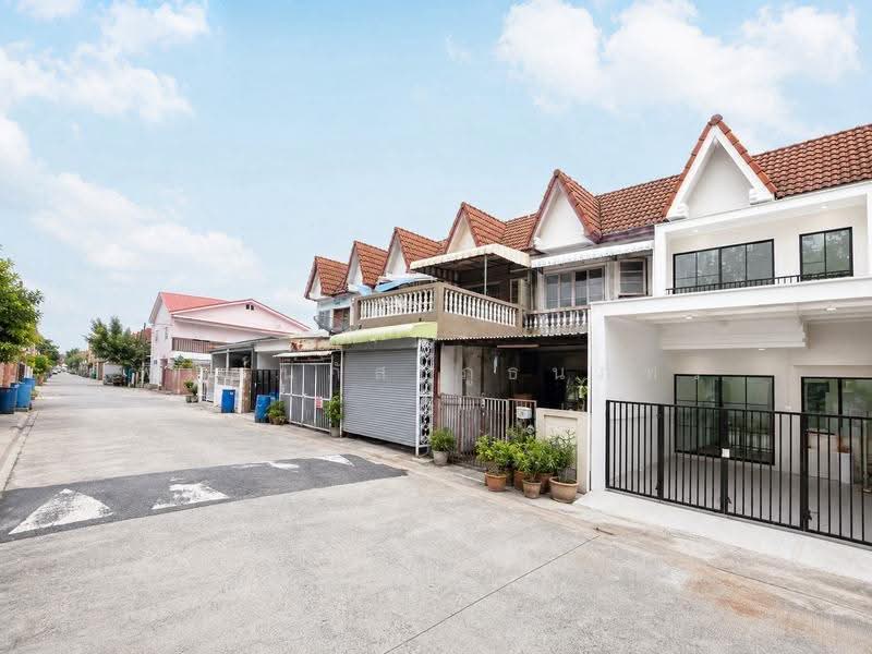 Renovated Townhouse: Chao Fa, Lam Luk Ka Khlong 2, Pathum Thani, Pathum Thani, ถนนลำลูกกา, Khu Khot, Lam Luk Ka, Pathum Thani, 2 Bedrooms, 68 sqm, Townhouse For Sale, by พิมพ์นภัส ภูธนภัทร, 500617202 - DDproperty.com