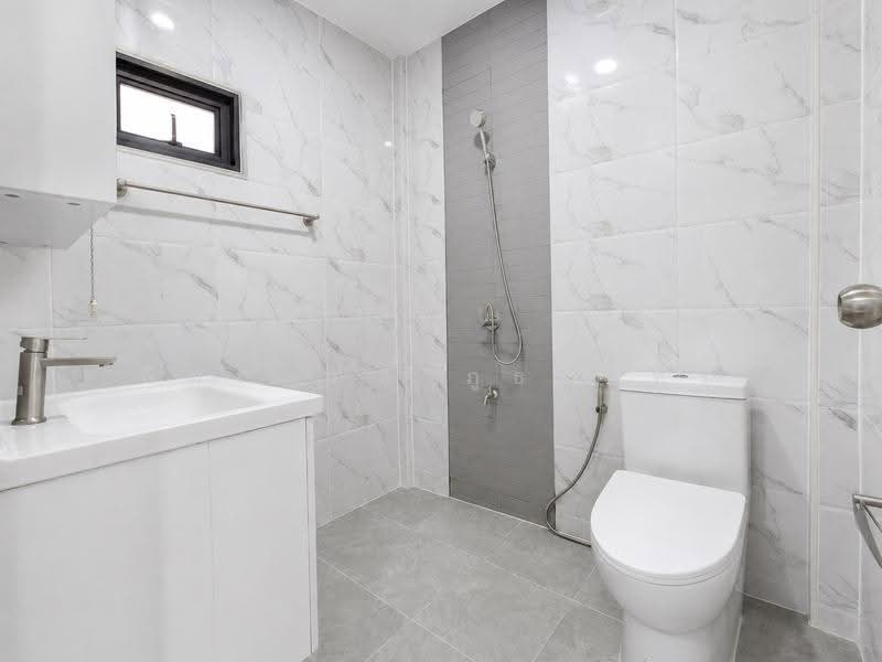 Renovated Townhouse: Chao Fa, Lam Luk Ka Khlong 2, Pathum Thani, Pathum Thani, ถนนลำลูกกา, Khu Khot, Lam Luk Ka, Pathum Thani, 2 Bedrooms, 68 sqm, Townhouse For Sale, by พิมพ์นภัส ภูธนภัทร, 500617202 - DDproperty.com