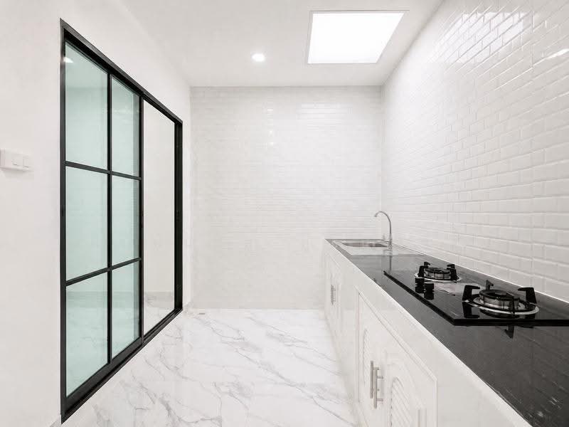 Renovated Townhouse: Chao Fa, Lam Luk Ka Khlong 2, Pathum Thani, Pathum Thani, ถนนลำลูกกา, Khu Khot, Lam Luk Ka, Pathum Thani, 2 Bedrooms, 68 sqm, Townhouse For Sale, by พิมพ์นภัส ภูธนภัทร, 500617202 - DDproperty.com