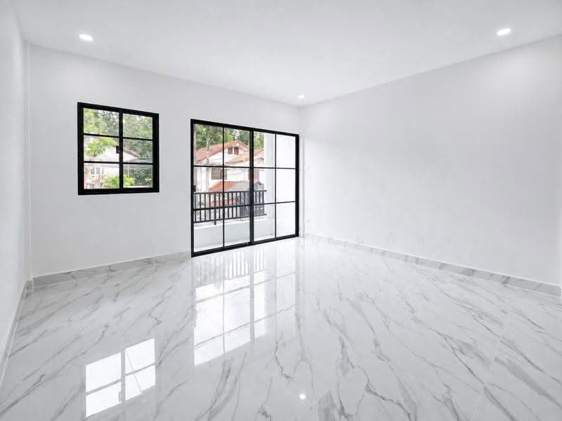Renovated Townhouse: Chao Fa, Lam Luk Ka Khlong 2, Pathum Thani, Pathum Thani, ถนนลำลูกกา, Khu Khot, Lam Luk Ka, Pathum Thani, 2 Bedrooms, 68 sqm, Townhouse For Sale, by พิมพ์นภัส ภูธนภัทร, 500617202 - DDproperty.com