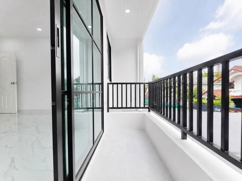 Renovated Townhouse: Chao Fa, Lam Luk Ka Khlong 2, Pathum Thani, Pathum Thani, ถนนลำลูกกา, Khu Khot, Lam Luk Ka, Pathum Thani, 2 Bedrooms, 68 sqm, Townhouse For Sale, by พิมพ์นภัส ภูธนภัทร, 500617202 - DDproperty.com