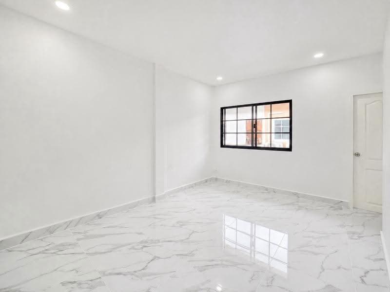 Renovated Townhouse: Chao Fa, Lam Luk Ka Khlong 2, Pathum Thani, Pathum Thani, ถนนลำลูกกา, Khu Khot, Lam Luk Ka, Pathum Thani, 2 Bedrooms, 68 sqm, Townhouse For Sale, by พิมพ์นภัส ภูธนภัทร, 500617202 - DDproperty.com
