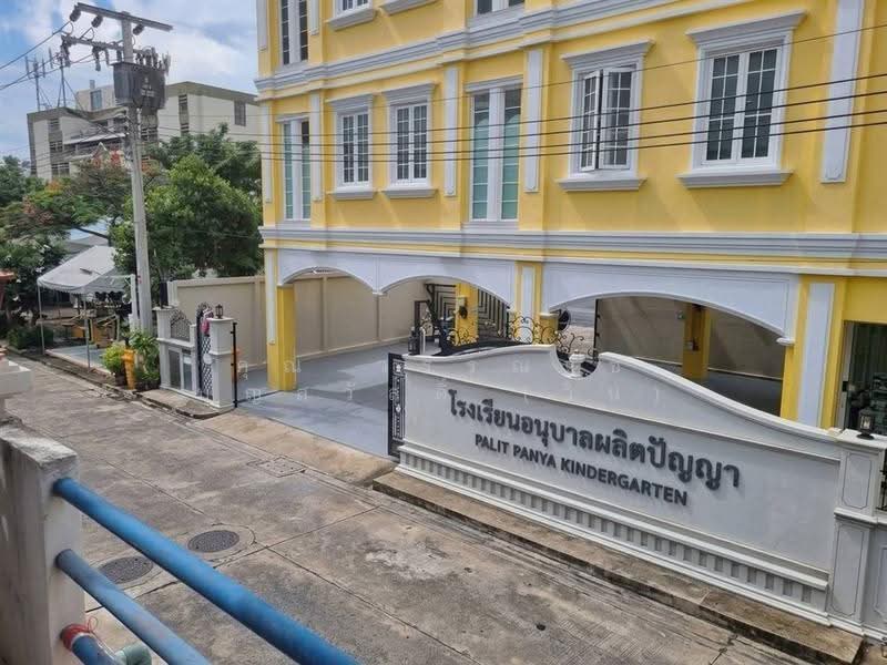 ทาวน์เฮ้าส์ 2 ชั้น 29.2 ตร.ว. หมู่บ้านรุ่งเจริญ, Bangkok, ถนนลาดพร้าว31, Chan Kasem, Chatuchak, Bangkok, 4 Bedrooms, 130 sqm, Townhouse For Sale, by คุณ วรรณรัช บุญสวัสดิ์ (วิน), 500617480 - DDproperty.com