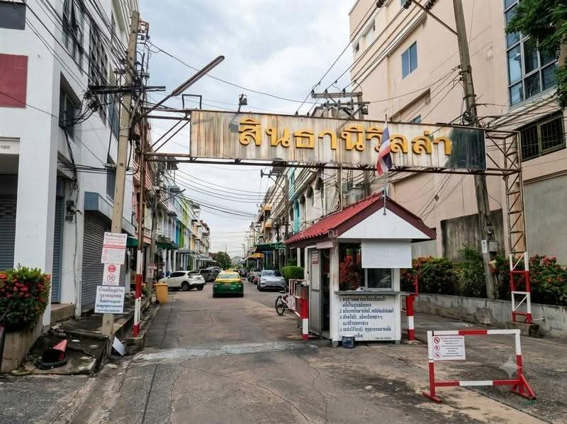 Sinthanee Villa Nawamin 101, Bangkok, ซอย นวมินทร์ 101 นวมินทร์ บึงกุ่ม กรุงเทพมหานคร, Nawamin, Bueng Kum, Bangkok, 6 Bedrooms, 180 sqm, Townhouse For Sale, by คุณ วรรณรัช บุญสวัสดิ์ (วิน), 500617524 - DDproperty.com