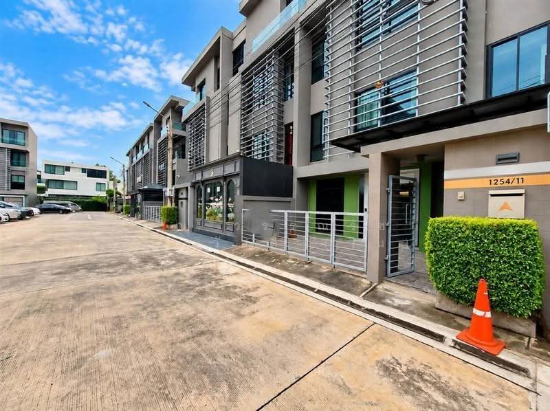 อาร์โค่ โฮมออฟฟิศ เอกมัย–รามอินทรา (ARCO Home Office Life), Bangkok, ถนนเอกมัย-รามอินทรา, Khlong Chan, Bang Kapi, Bangkok, 10+ Bedrooms, 300 sqm, Townhouse For Sale, by คุณ วรรณรัช บุญสวัสดิ์ (วิน), 500617642 - DDproperty.com
