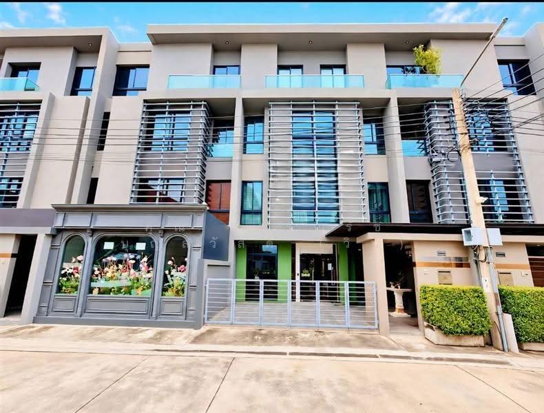 อาร์โค่ โฮมออฟฟิศ เอกมัย–รามอินทรา (ARCO Home Office Life), Bangkok, ถนนเอกมัย-รามอินทรา, Khlong Chan, Bang Kapi, Bangkok, 10+ Bedrooms, 300 sqm, Townhouse For Sale, by คุณ วรรณรัช บุญสวัสดิ์ (วิน), 500617642 - DDproperty.com