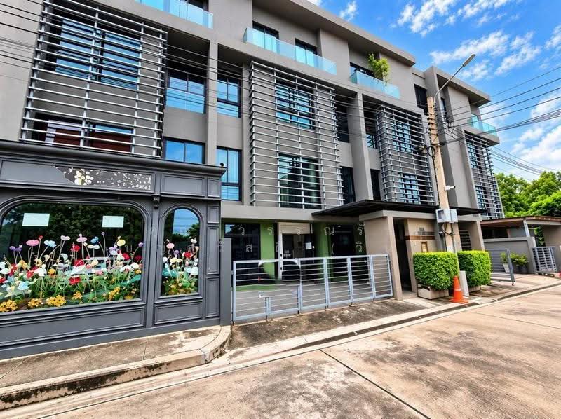 อาร์โค่ โฮมออฟฟิศ เอกมัย–รามอินทรา (ARCO Home Office Life), กรุงเทพ, ถนนเอกมัย-รามอินทรา, คลองจั่น, บางกะปิ, กรุงเทพ, 300 ตร.ม., ทาวน์เฮ้าส์ ขาย, โดย คุณ วรรณรัช บุญสวัสดิ์ (วิน), 500617642 - DDproperty.com