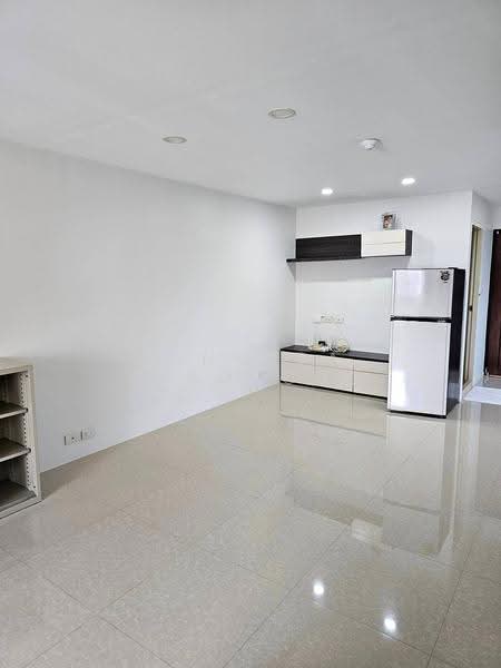 ITF Silom Palace, Bangkok, 160 Soi Naradhiwas Rajanagarindra 1, Suriyawong, Bang Rak, Bangkok, 1 Bedroom, 61 sqm, Condo For Rent, by Rinrada Permpool, 500617656 - DDproperty.com