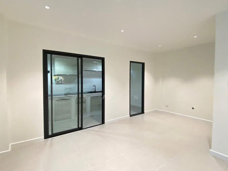 ขายทาวน์โฮม นาคนิวาส 48 ลาดพร้าว71, Bangkok, Lat Phrao, Bangkok, 4 Bedrooms, 225 sqm, Townhouse For Sale, by NR AGENT, 500617842 - DDproperty.com